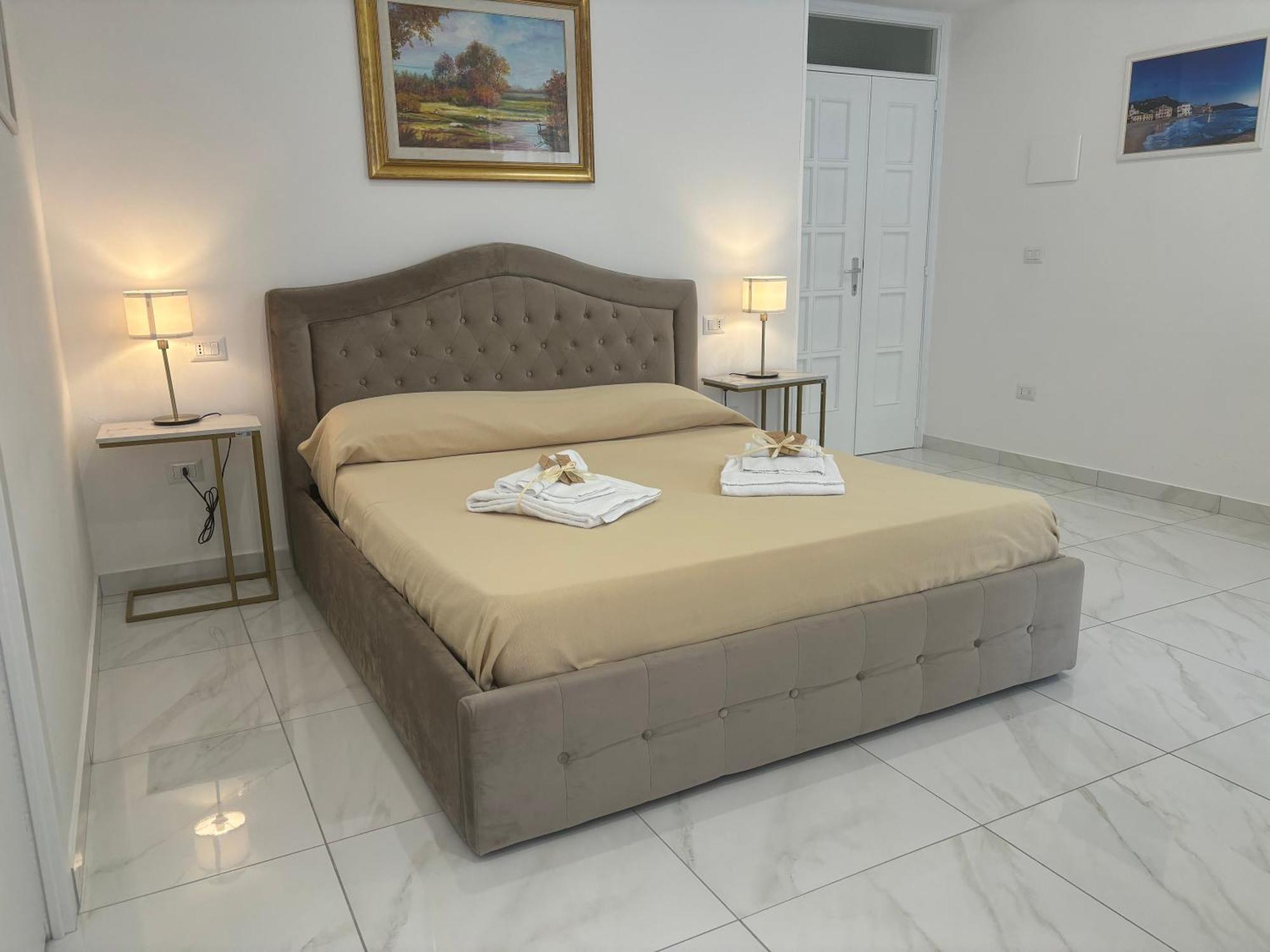 Tina'S Room Santa Maria di Castellabate Bagian luar foto